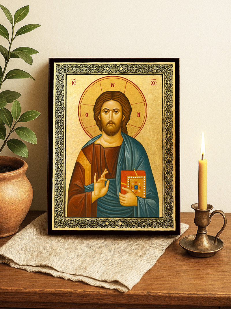 Icoană aurită cu Iisus Hristos Pantocrator cu fundal și ramă aurie decorativă