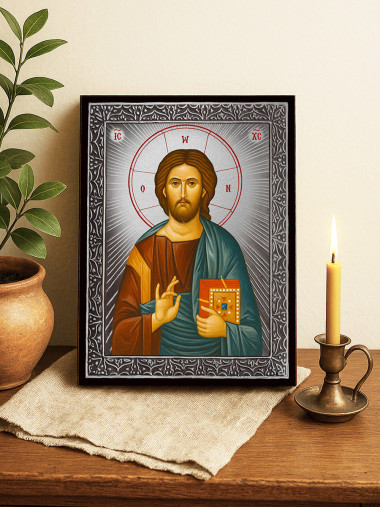 Icoană din argint cu Iisus Hristos Pantocrator cu raze argintii și ramă