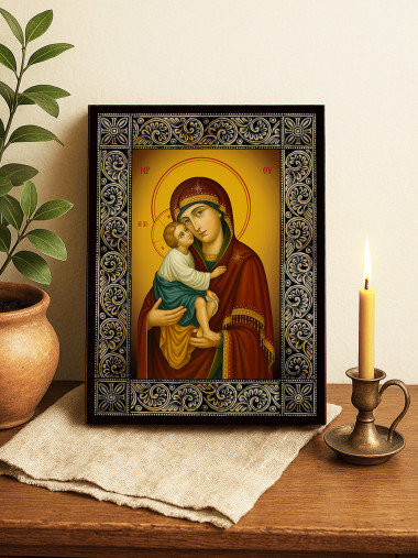 Icoană cu Sfânta Maica Domnului Vladimir cu ramă decorativă cu motive florale