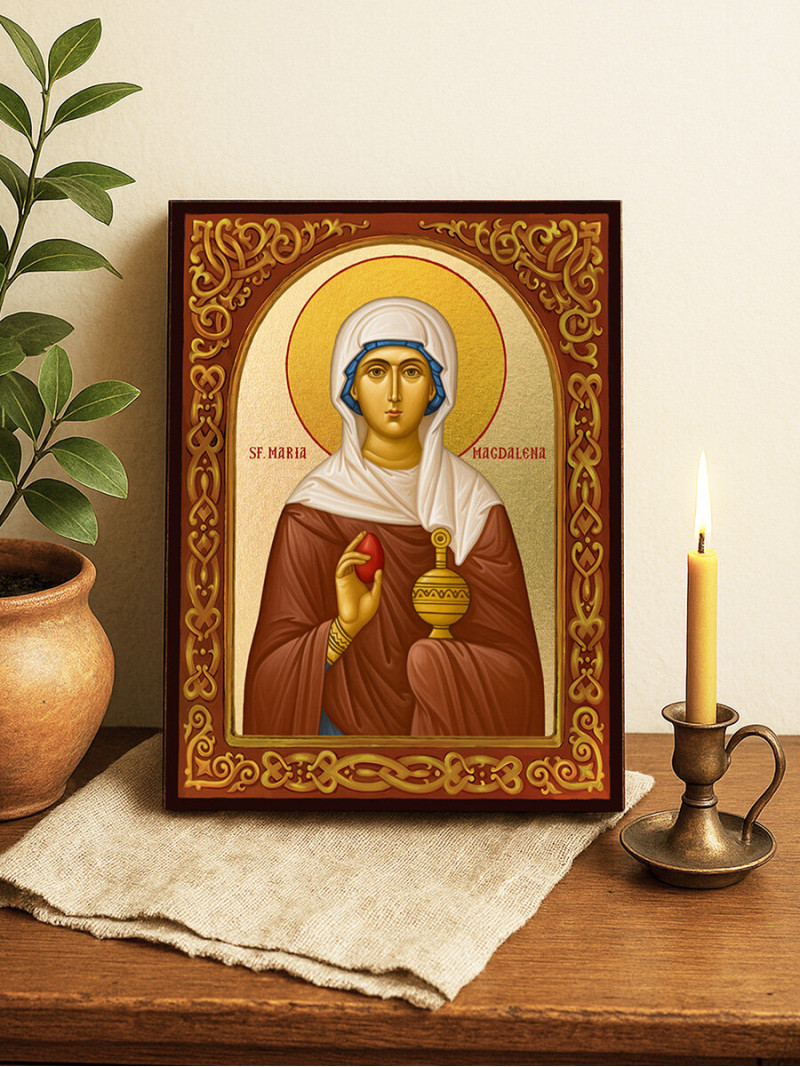 Icoană cu Sfânta Maria Magdalena cu arcadă florală și fundal auriu