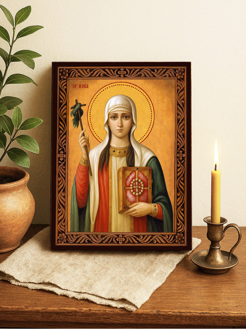 Icoană cu Sfânta Nina cu ramă decorativă rustică
