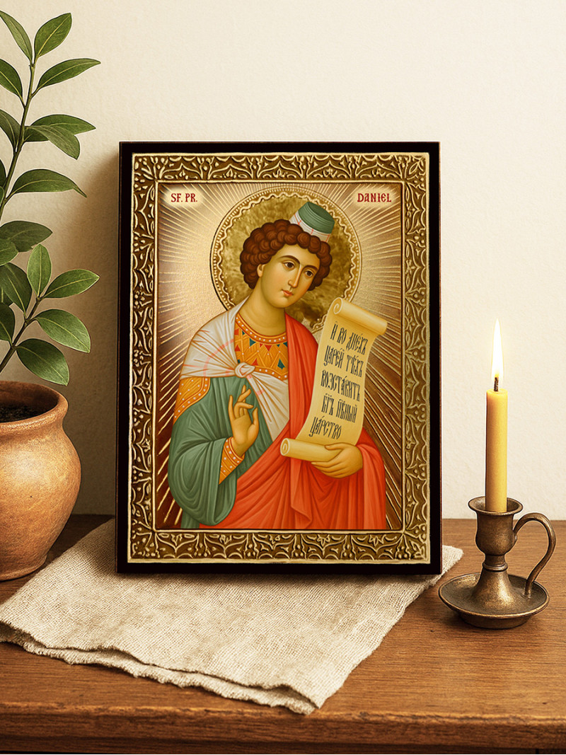 Icoană cu Sfântul Daniel cu raze aurii decorative