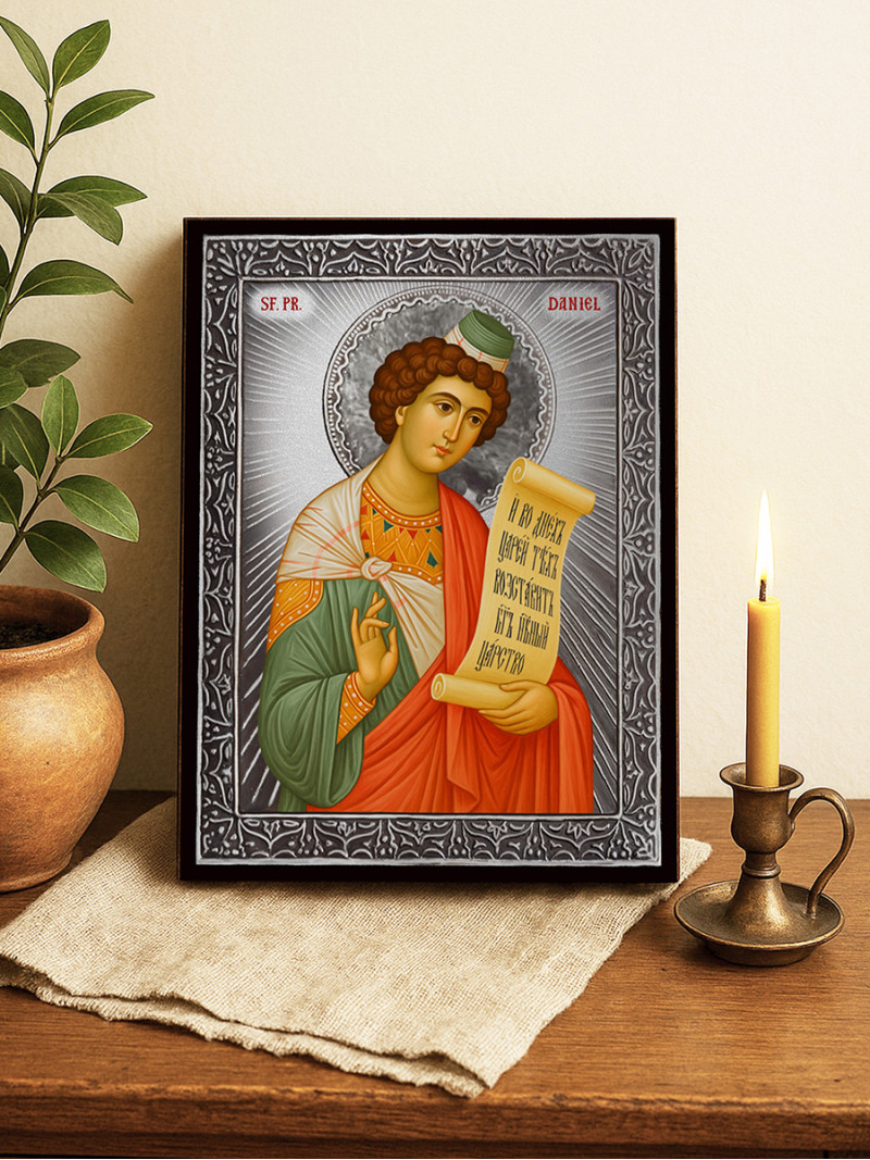 Icoană cu Sfântul Daniel cu raze argintii decorative