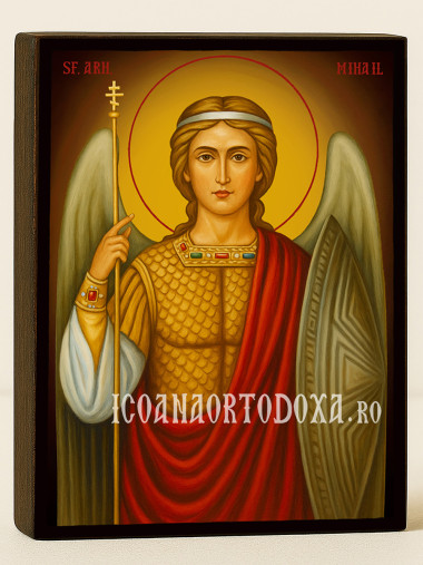 Icoană cu Sfântul Arhanghel Mihail pe fundal galben cald